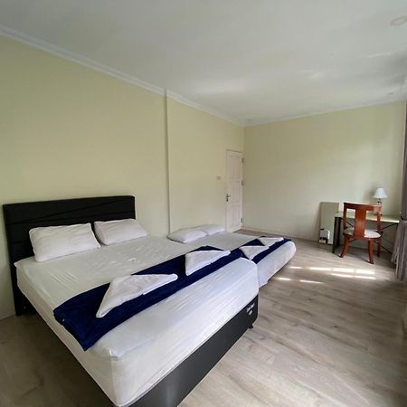 A Spacious Tropical 4 Bedrooms With Bathrooms Villa Marion Tomohon With The View Of Gunung Lokon Zewnętrze zdjęcie