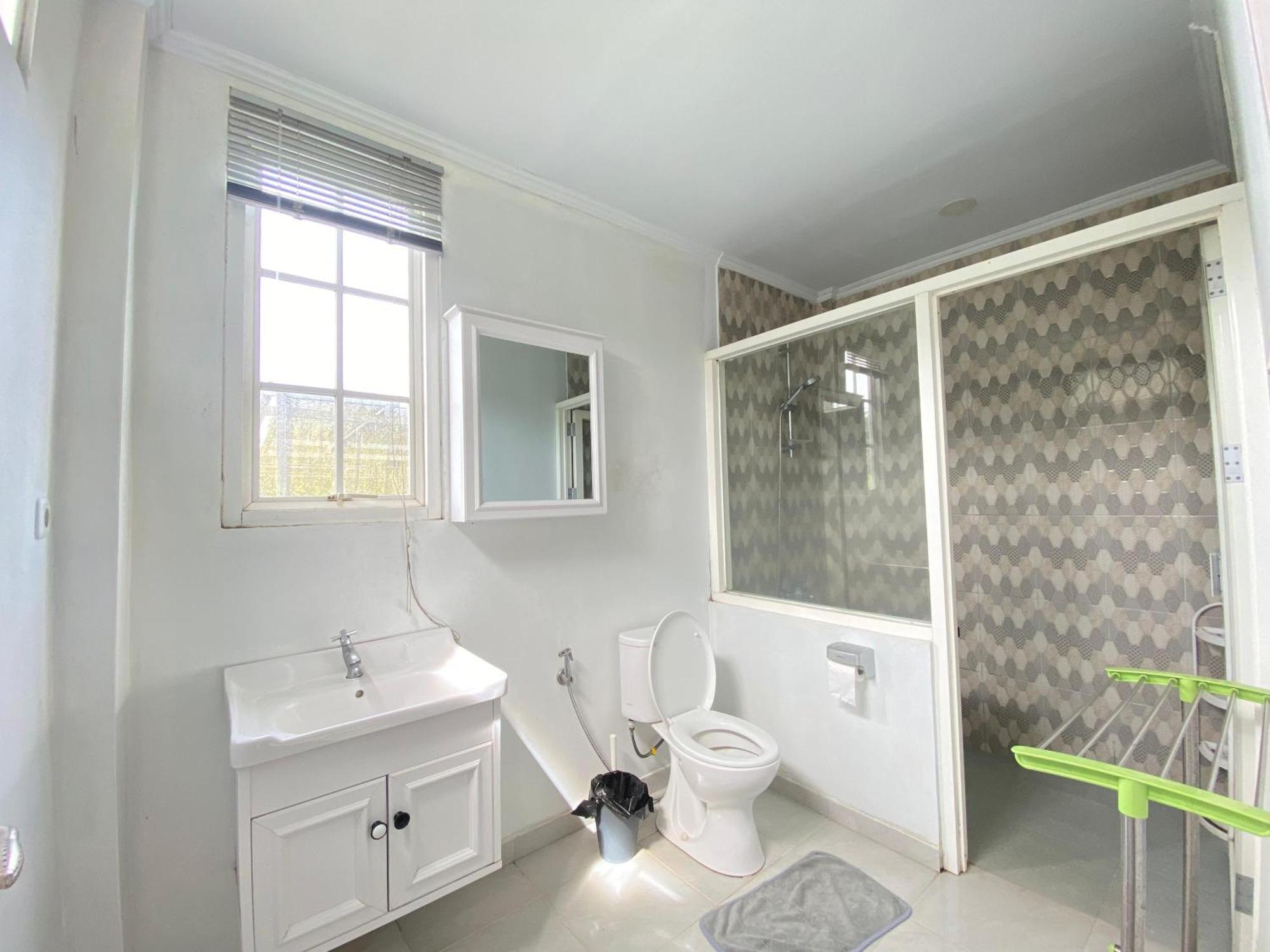 A Spacious Tropical 4 Bedrooms With Bathrooms Villa Marion Tomohon With The View Of Gunung Lokon Zewnętrze zdjęcie