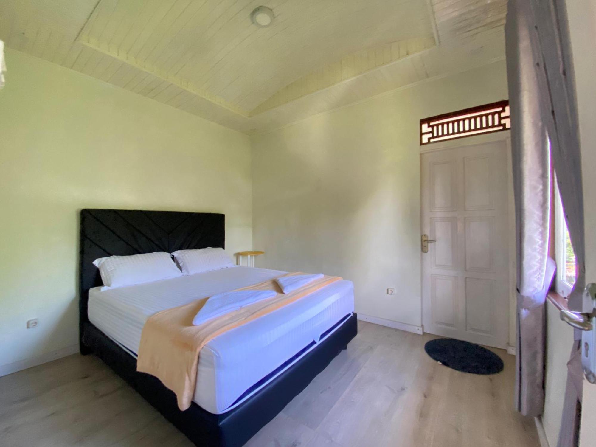 A Spacious Tropical 4 Bedrooms With Bathrooms Villa Marion Tomohon With The View Of Gunung Lokon Zewnętrze zdjęcie