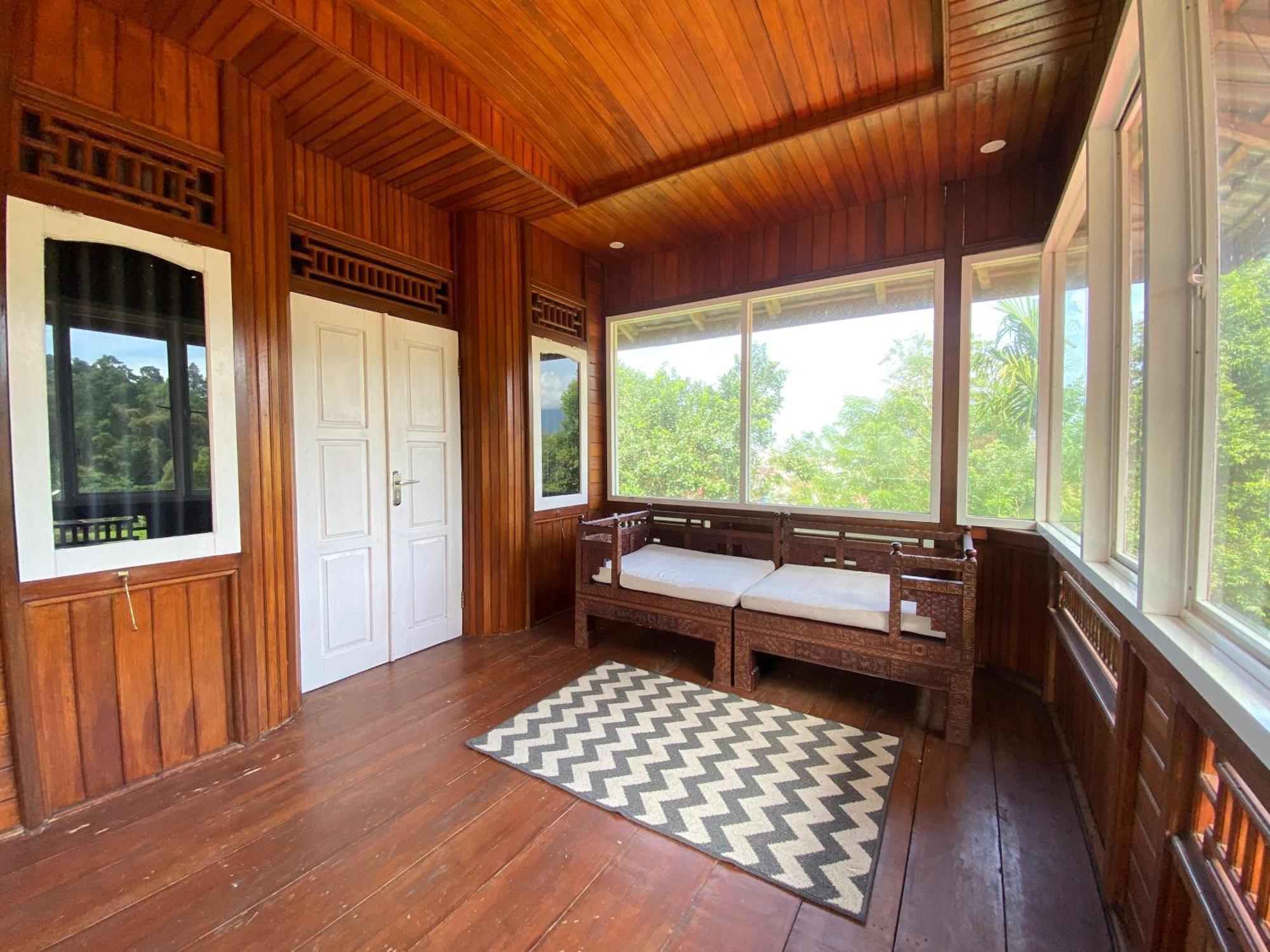 A Spacious Tropical 4 Bedrooms With Bathrooms Villa Marion Tomohon With The View Of Gunung Lokon Zewnętrze zdjęcie